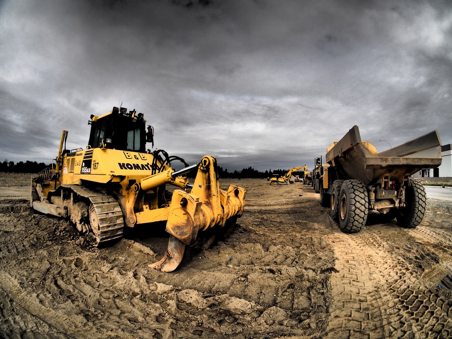 Excavation+Contractor+Surrey+Dump+Truck+&+Komatsu+-+B&B+Contracting+-+Heavy+Equipment